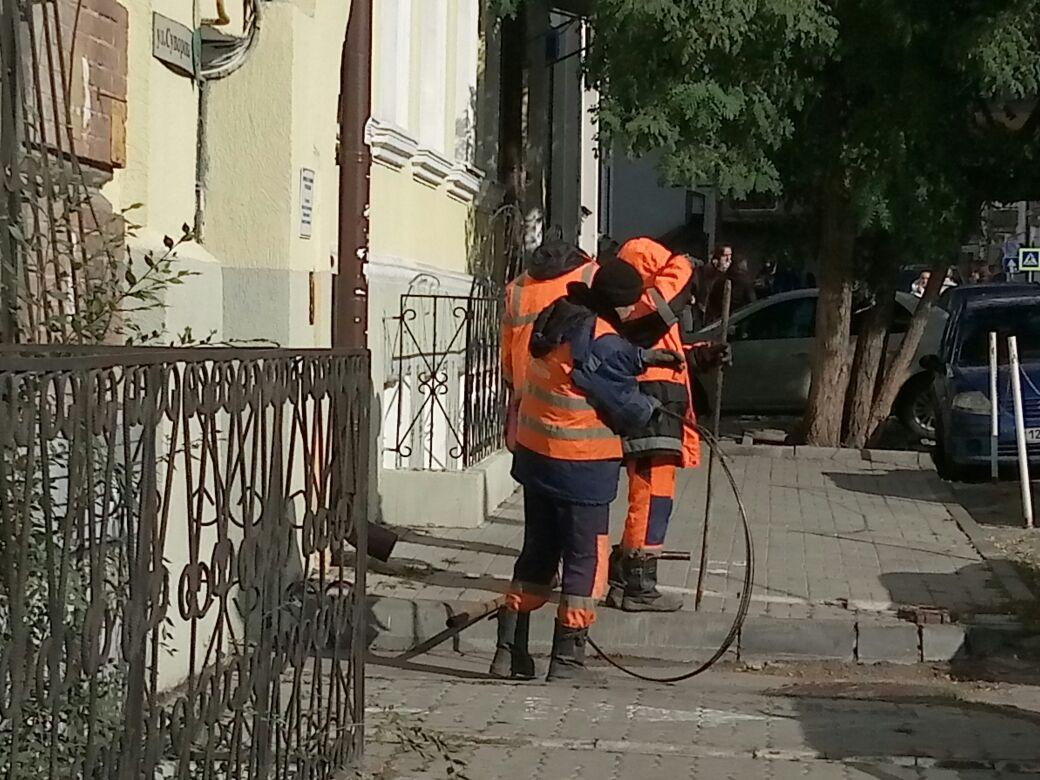 Ростовчане в панике, а власти разводят руками. Дом на Суворова,7 трещит по  швам