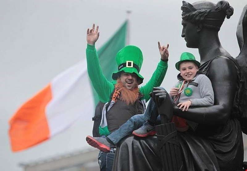 StPatricksDayCrowdDublinMar2014_large