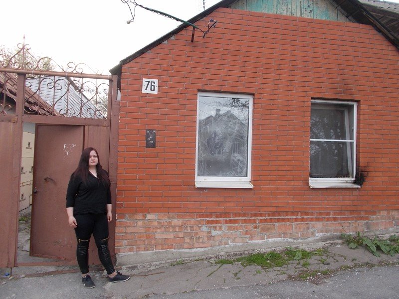 Ростовские коллекторы разбили и подожгли окна бывшей жене должника (фото) - фото 2