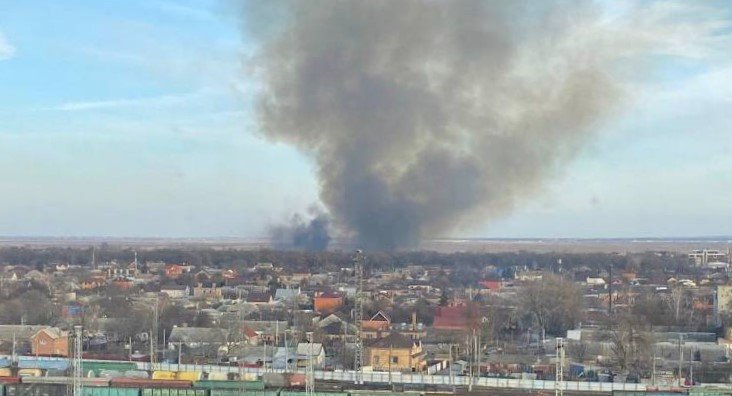 Дым в таганроге сегодня. Пожар на левом берегу. Пожар на левом берегу Дона. Ростов-на-Дону и Батайск пожар.