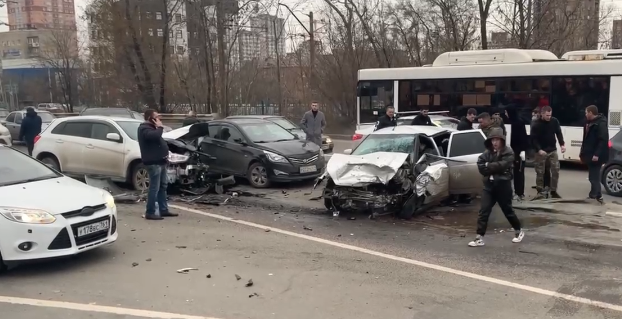 Авария на Нансена Ростов на Дону. Авария на Нагибина Ростов на Дону. ДТП Нагибина Ростов на Дону.