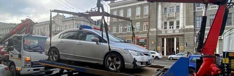В Ростове водитель с незаконной мигалкой на Honda Civic отделался лишь беседой с инспектором 