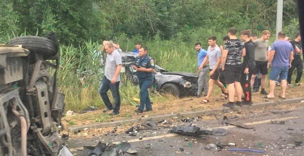 На выезде из Азова перевернулся инкассаторский автомобиль, погиб один человек