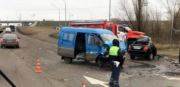 На трассе Ростов - Азов в лобовом ДТП с грузовиком «Россетей» погиб один человек и 5 пострадали