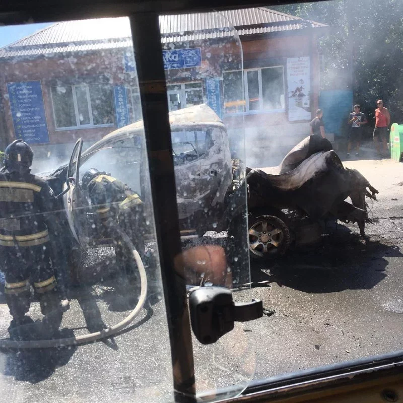 В Азове рядом с заправкой взорвался автомобиль
