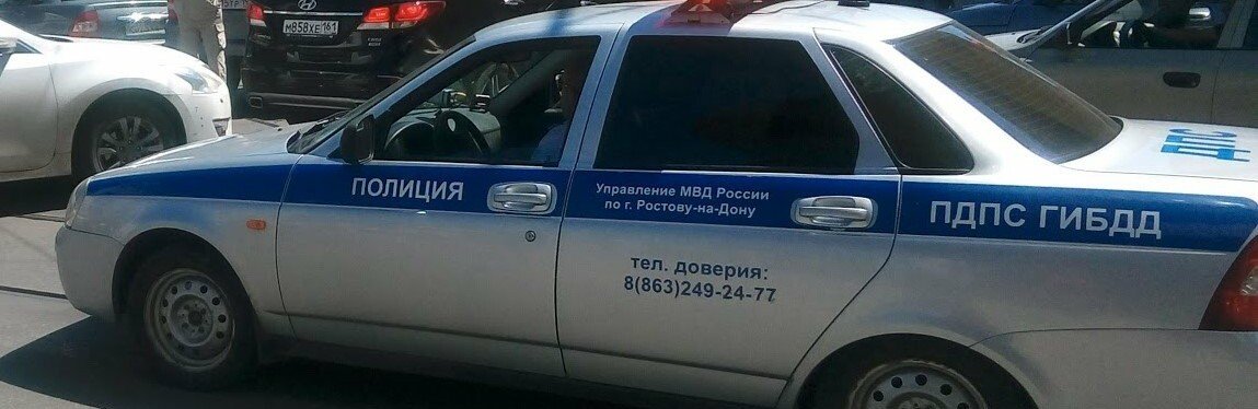 В Ростовской области Priora протаранила автомобиль ДПС с инспекторами в салоне