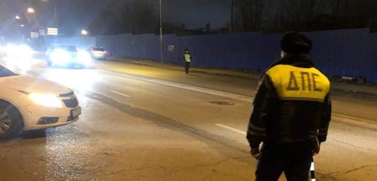 В Ростове сразу две машины сбили перебегавшую дорогу женщину