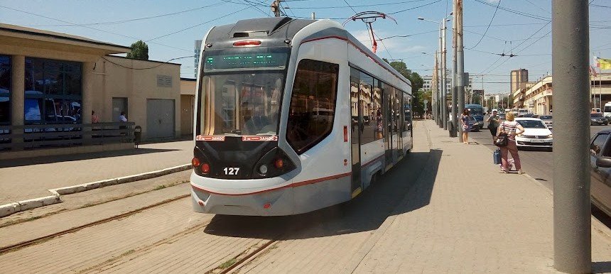 В центре Ростова трамвайные пути уберут ради парковки у нового ТЦ