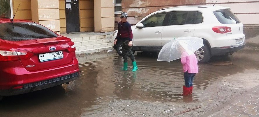 МЧС предупредило о ливнях с градом и штормовым ветром в Ростовской области 