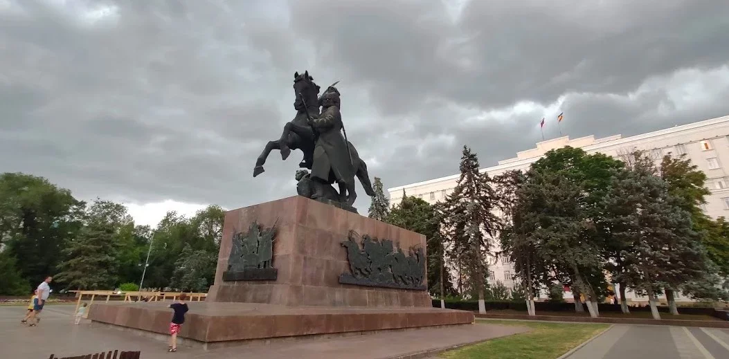 В Ростове на все выходные объявили штормовое предупреждение из-за ливней