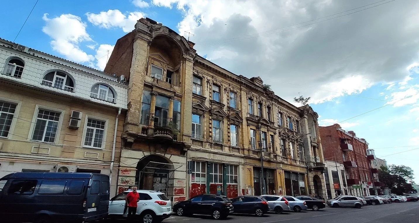Крышу ростовского 