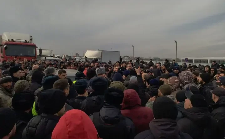 Под Ростовом силовики оцепили рынок «Агромолл» из-за массовой забастовки 