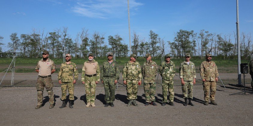 За проявленное мужество орденами и медалями наградили добровольцев Ростовской области