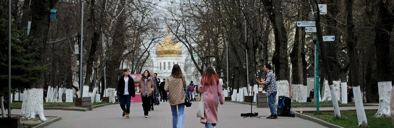 Парк горького реконструкция. Парк Горького до реконструкции. Сквер Горького. Ростов парк Горького на Пасху. Ростовские художники парк Горького.