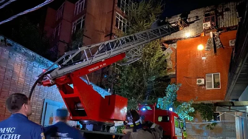 В Ростове двух человек спасли из загоревшейся недалеко от Северного трёхэтажки