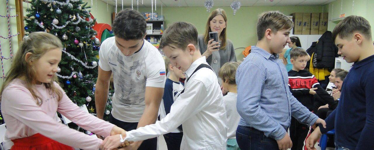 Чемпион мира по всестилевому карате показал детям ростовского фонда «Дарина» приёмы самообороны