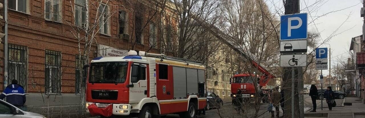Из пожара в старинном доме Ростова спасли двух человек