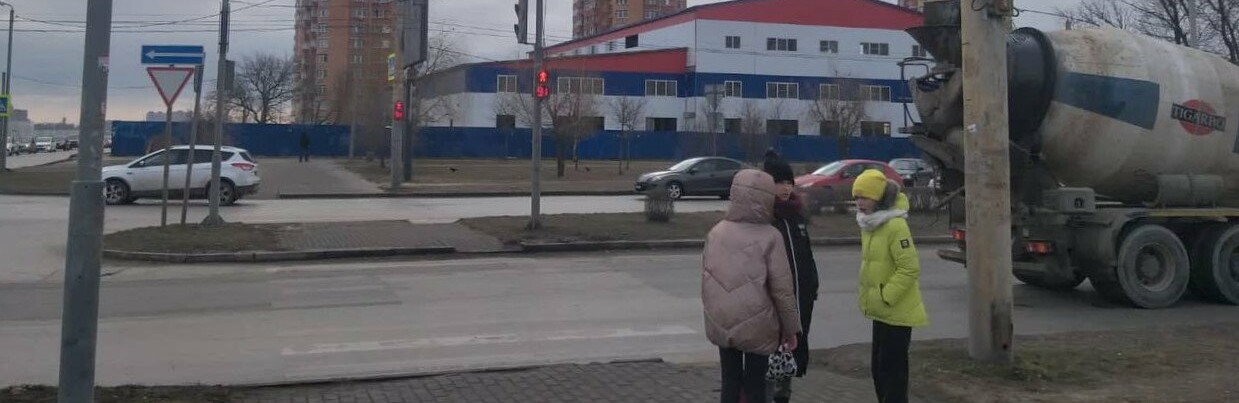В Ростове бетономешалка сбила 12-летнюю девочку