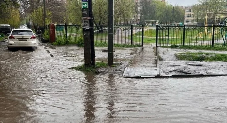 Ливень затопил дороги в разных районах Ростова