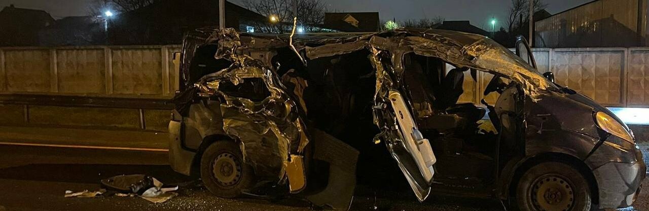 Две девушки погибли в аварии с микроавтобусом на трассе Ростовской области