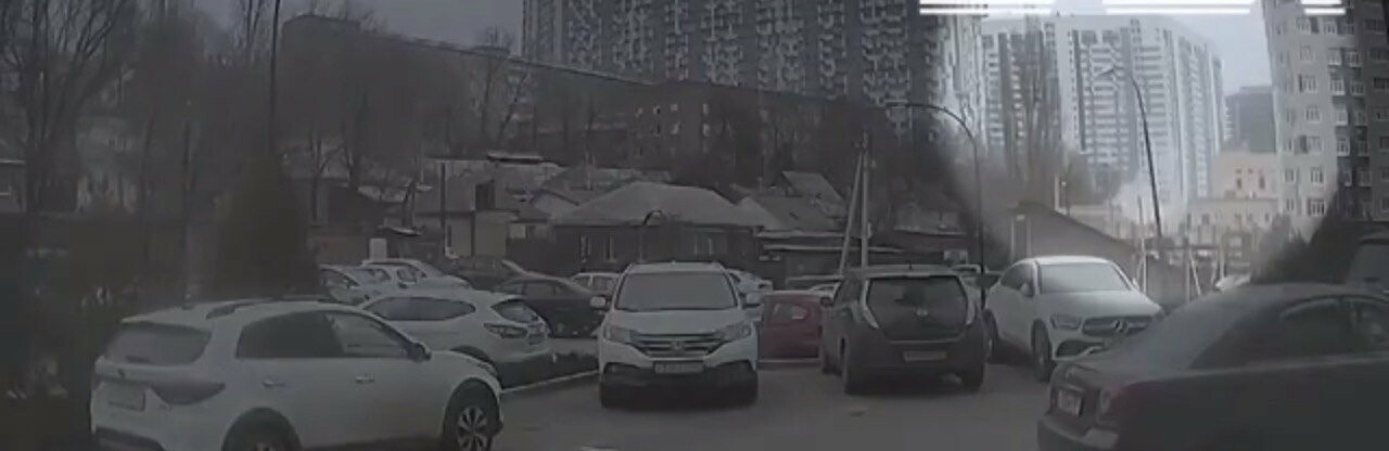 Момент взрыва в здании погрануправления ФСБ в Ростове попал на видео