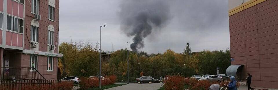 Ростовчане сообщили о пожаре со взрывами в районе Текучёвского моста