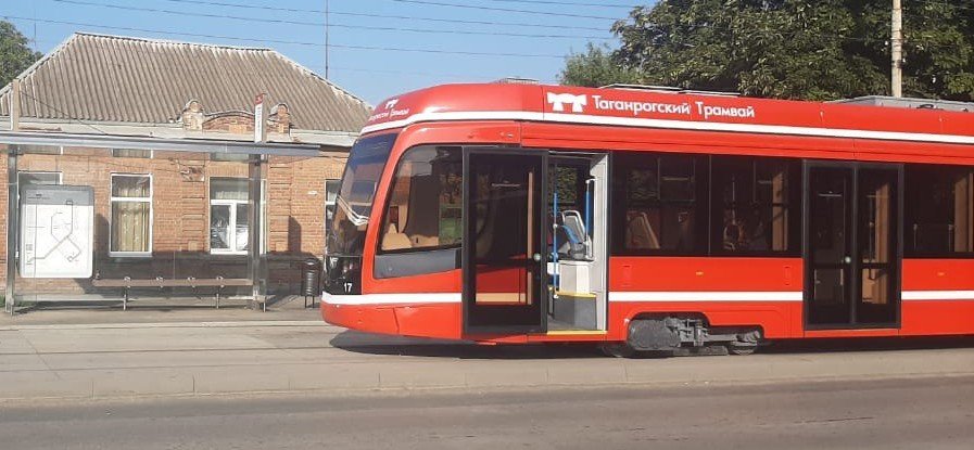 В Таганроге перебегавший дорогу пенсионер ударился об трамвай