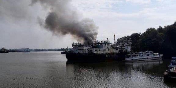 В Ростовской области начался пожар на судостроительном заводе «Мидель»