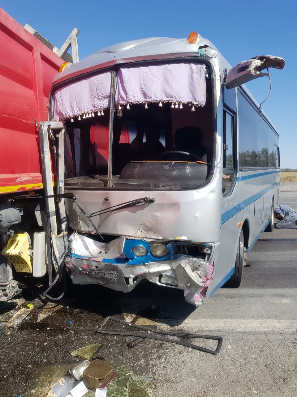 Столкновение автобуса и КАМАЗа на трассе Новошахтинск - Майский