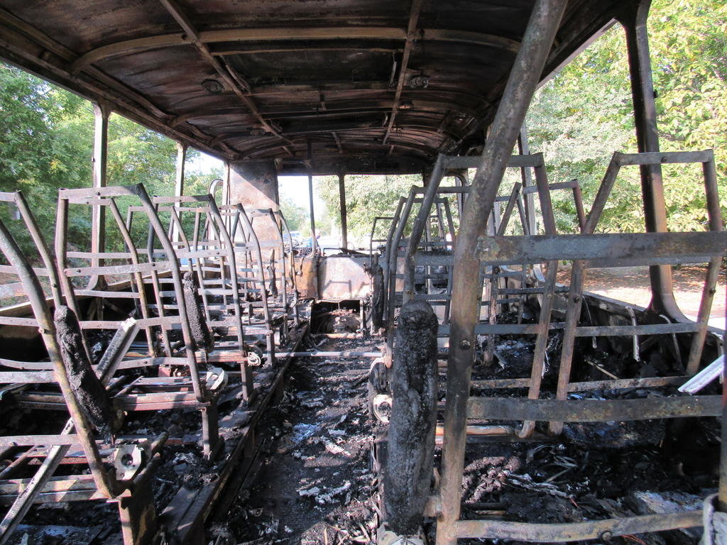 В Донецке сгорел школьный автобус