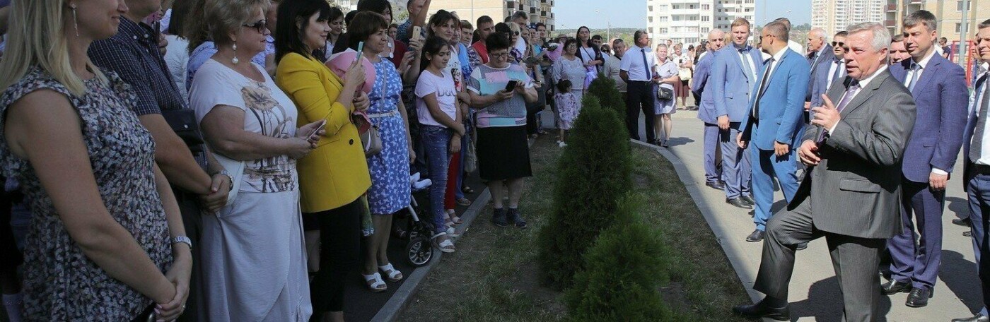 После встречи с жителями Суворовского год назад губернатор Голубев сам попал в пробку