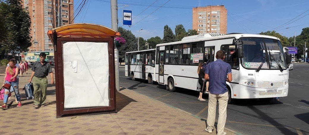 Остановка общественного транспорта на старом автовокзале Ростова