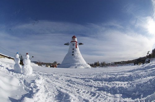 Самый высокий в мире снеговик