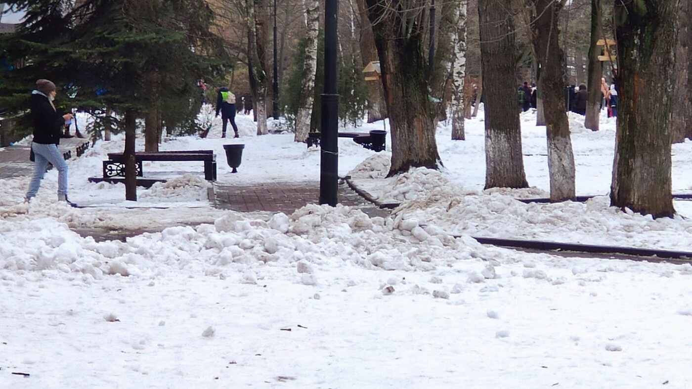Подметание снега - ноу-хау ростовских дворников