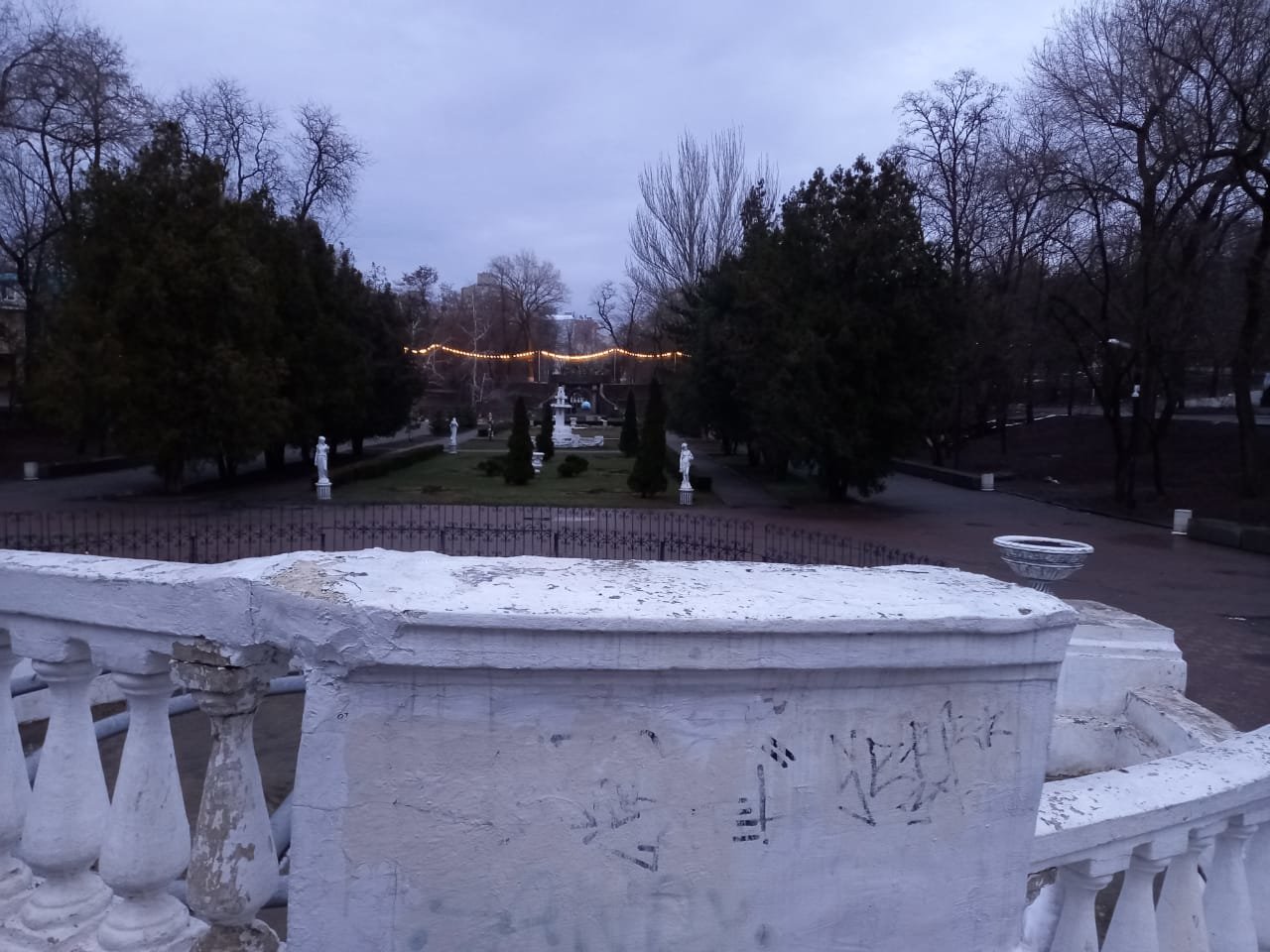 Сейчас архитектурные ансамбли парка Горького находятся в неутешительном состоянии