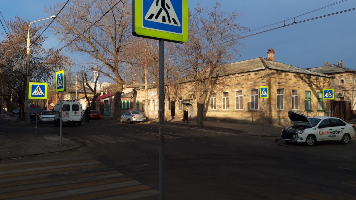 Тройное ДТП с такси Ситимобил в Ростове 21 февраля
