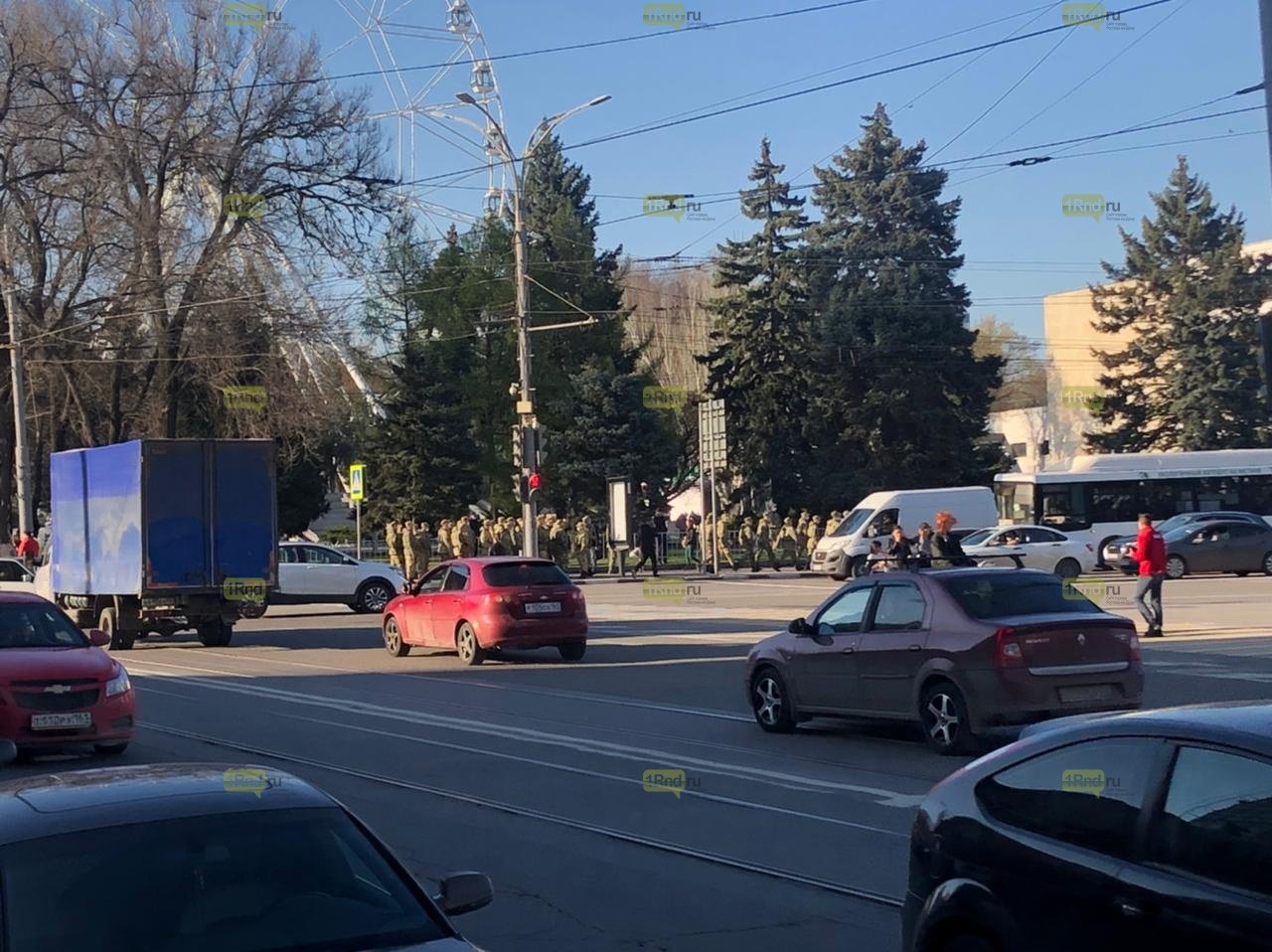 Движение по Театралке затруднено из-за спецтехники