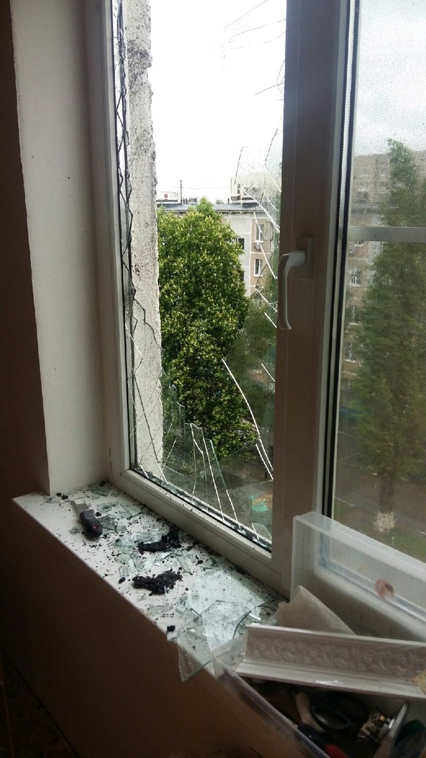 Ураган бьет стекла в квартирах жителей Волгодонска