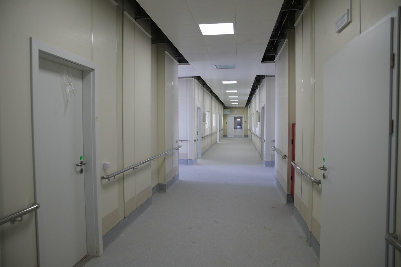 Инфекционная больница Ростова - коридоры и помещения