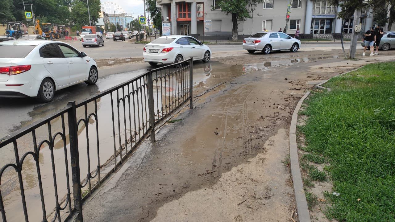 Затопило центр Ростова