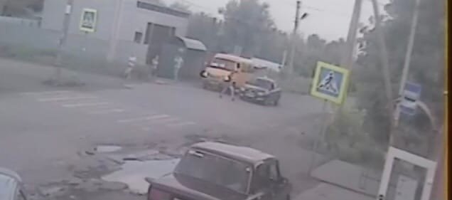 В Новошахтинске ученик автошколы сбил перебегавшую дорогу девочку