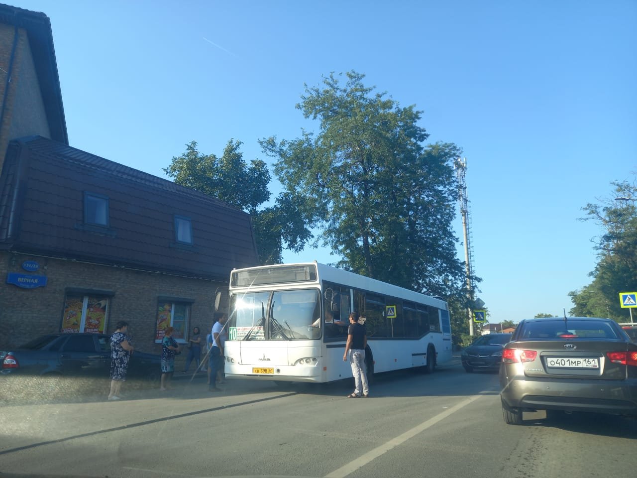 Проезд по Зрелищной сильно затруднен