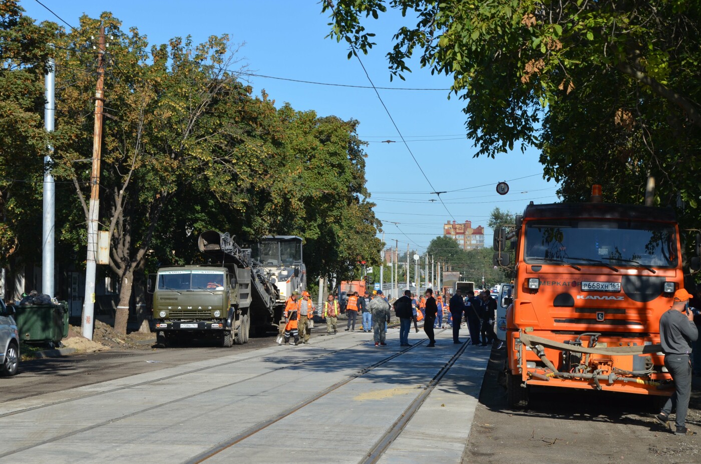 В Таганроге провели субботник на улице, где должен пройти первый трамвай