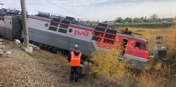 В Батайске сошел с рельсов товарный поезд