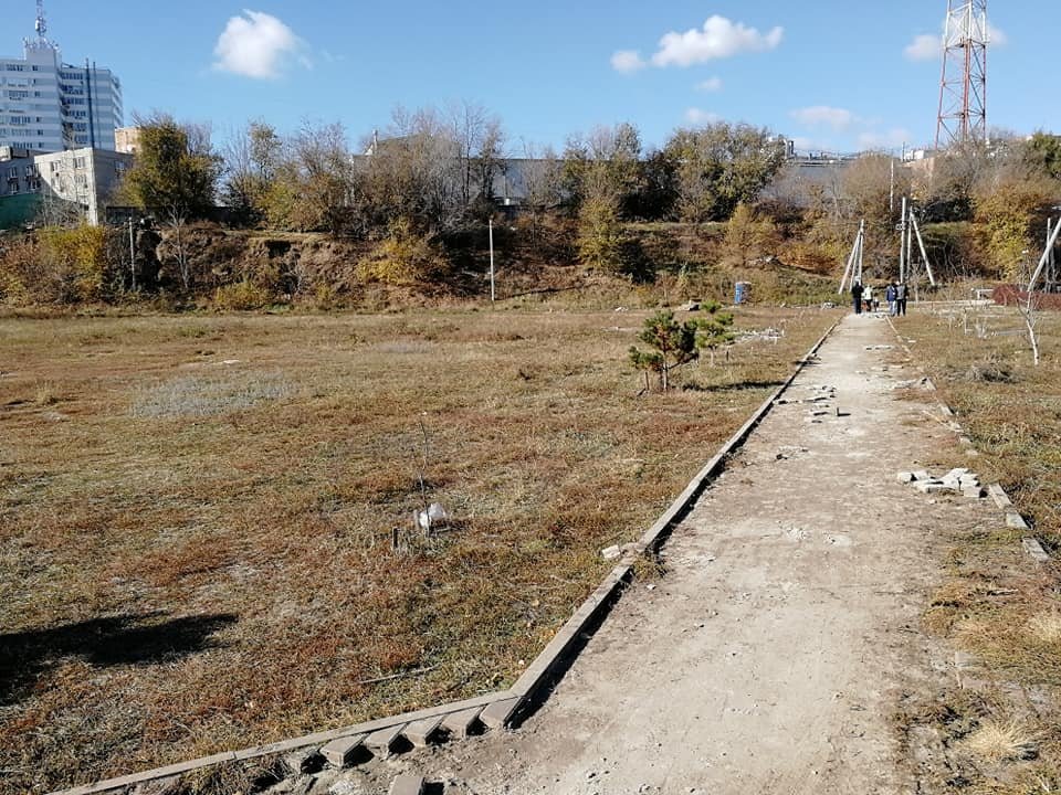 В парке начался демонтаж беседок, кафе и дорожек