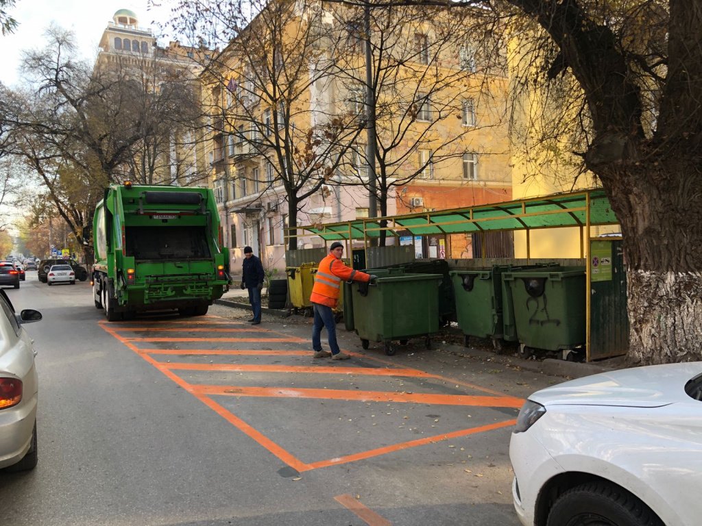 В центре Ростова сделали «адекватную разметку» у мусорных контейнеров