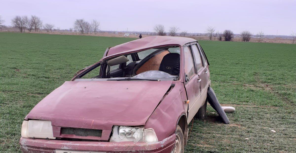 В Зимовниках на пьяного полицейского, бросившего коллегу после ДТП, завели уголовное дело