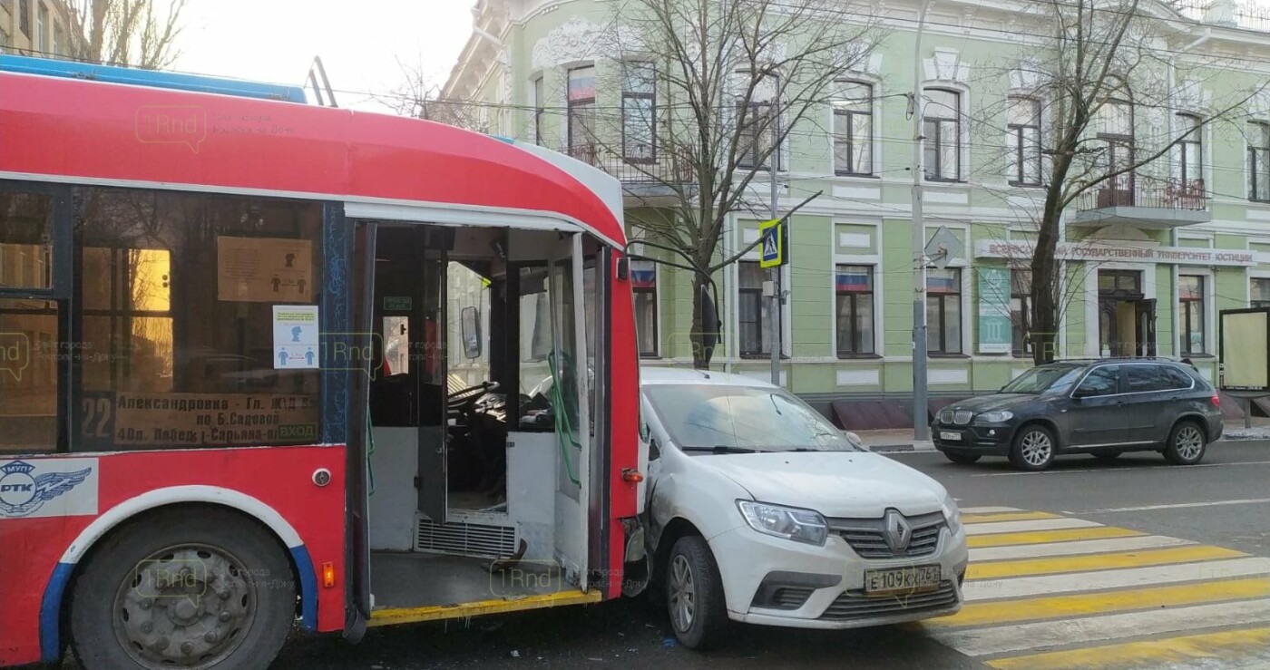 Столкновение троллейбуса и иномарки в Нахичевани 19 января