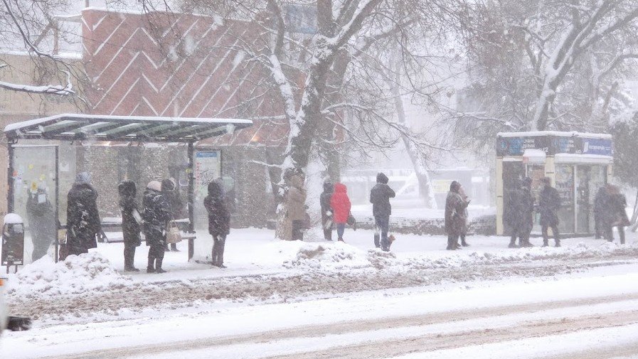 В Ростове почти невозможно уехать по вечерам и в плохую погоду