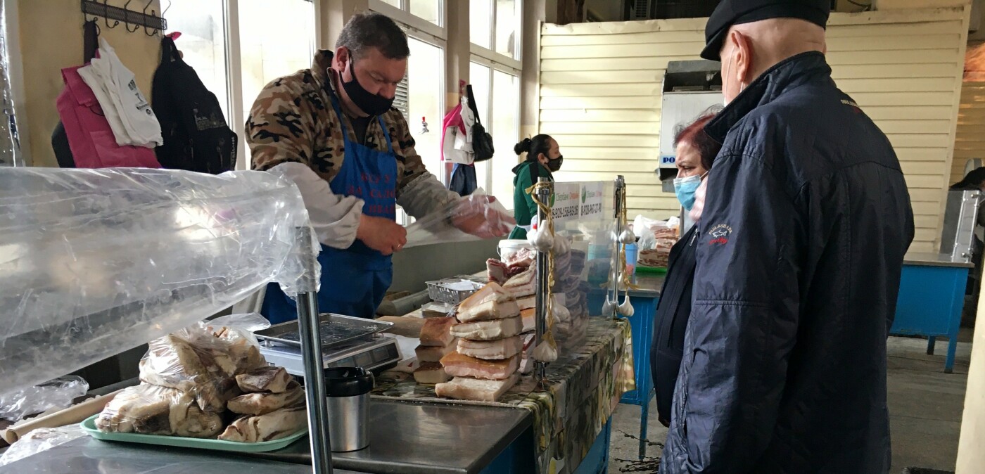 Покупателям всегда дадут попробовать продукт